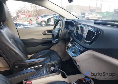 2018 Chrysler Pacifica Touring L Plus z USA, uszkodzony, nr VIN 2C4RC1EG1JR331025